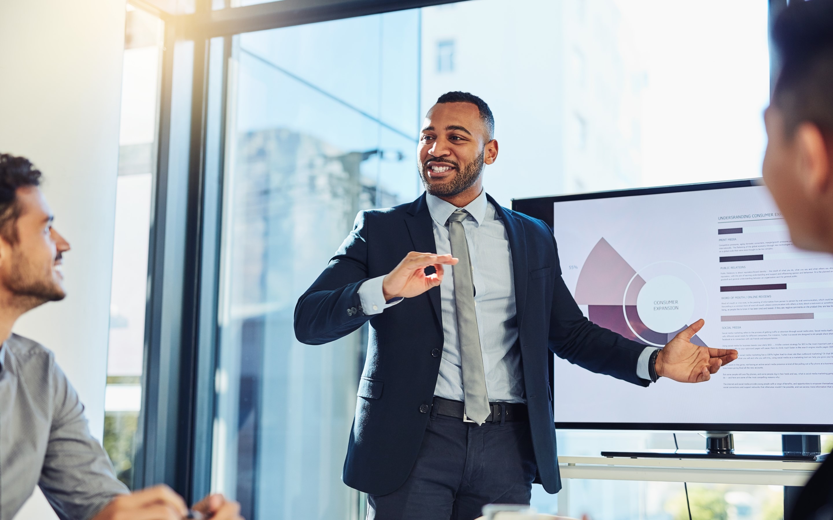 businessman-presentation-salesforce
