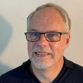 Headshot van Albert Holl.