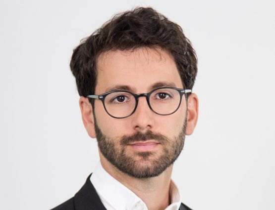 Professionele headshot van Jean-Baptiste Perrin.