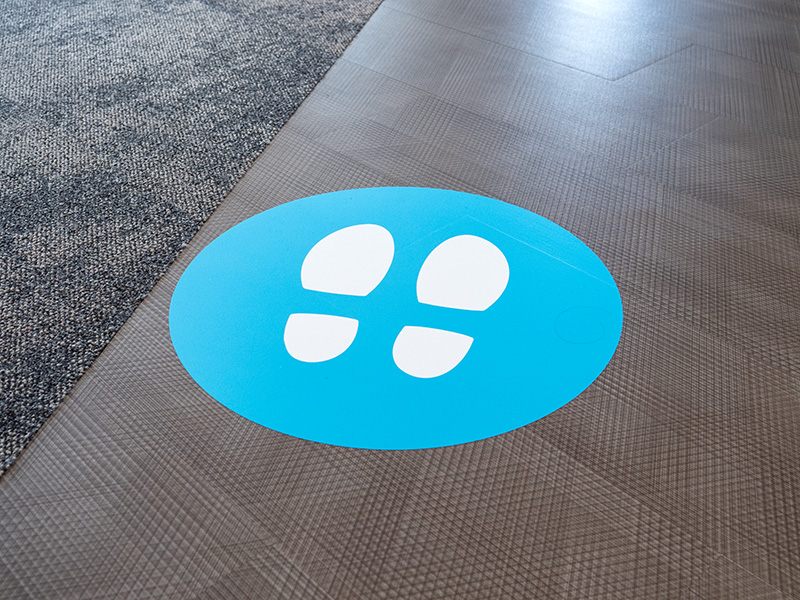 foto van sticker met voeten
